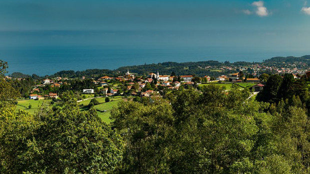 Vista de Somao, el Pueblo Ejemplar de Asturias con más de 20 casas de indianos