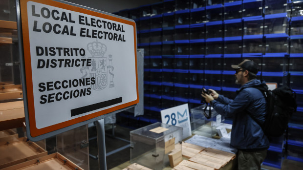 Imagen de archivo del almacén electoral de Valencia