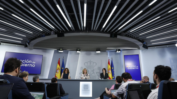 Las ministras Pilar Alegría, Diana Morant y Mónica García durante la rueda de prensa