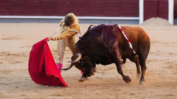 Borja Jiménez, con el primero de su lote, al que cortó la única oreja del festejo