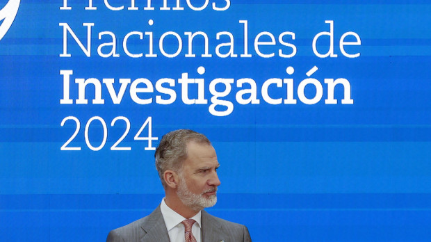 El Rey Felipe VI durante la entrega de los Premios Nacionales de Investigación, el reconocimiento científico más importante de España, celebrado este jueves en el Palacio Real de El Pardo