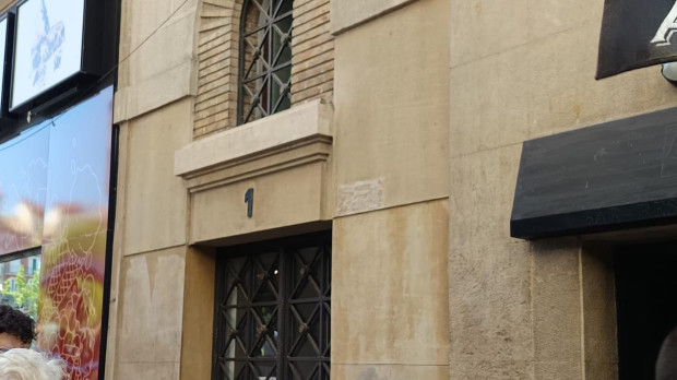 Desaparece la placa de Servinabar de la fachada de la sede