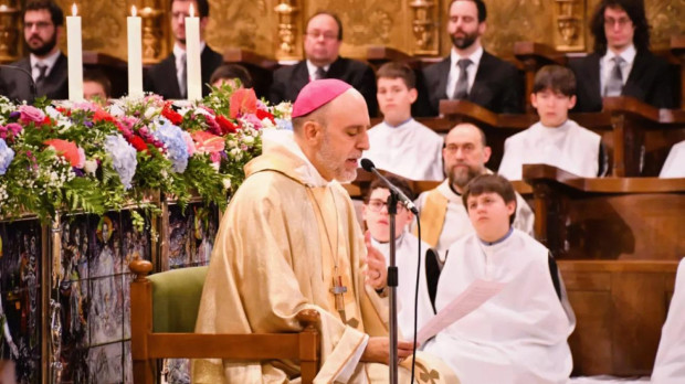 Fray Xabier Gómez, durante la misa de la Virgen de Montserrat