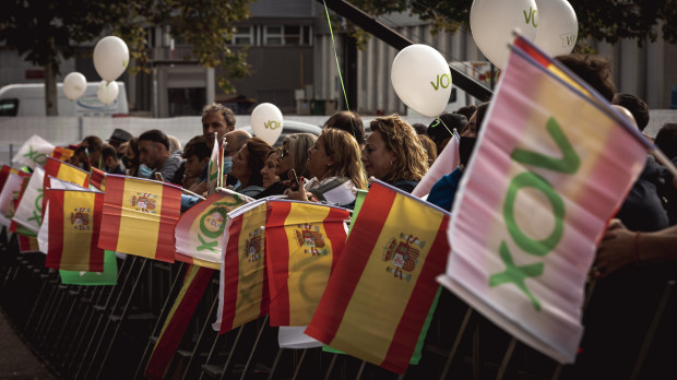 Aguardando a los líderes de Vox dar sus discursos durante el 'Viva21'