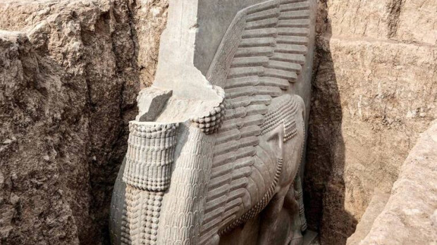 El gigantesco Lamassu desenterrado en Irak