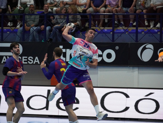 Lance del partido entre el Ángel Ximénez y el Barcelona