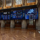 Paneles del Ibex 35 en el Palacio de la Bolsa.