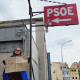 Pilar, a la puerta de la sede socialista de Coruña
