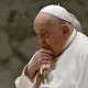 El Papa Francisco asiste a la audiencia general semanal en el Aula Pablo VI del Vaticano