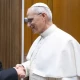 León XIVl saluda al prelado del Opus Dei