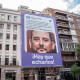 La lona que desplegó Podemos con la cara del hermano de la presidenta de la Comunidad de Madrid, Isabel Díaz Ayuso