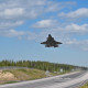La Real Fuerza Aérea de los Países Bajos participa en el ejercicio Baana, con aviones F-35A Lightning II holandeses realizando aterrizajes y despegues en una autopista