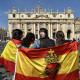 Jóvenes de Pamplona en la Plaza De San Pedro del Vaticano esta mañana