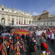 Momento en que el féretro del Papa Francisco se traslada a la Basílica de San Pedro