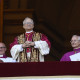 El Papa León XIV durante la bendición Urbi et Orbi