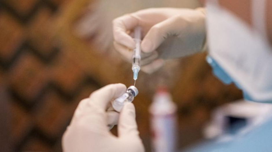 El error de vacunar a las personas que ya han superado ómicron