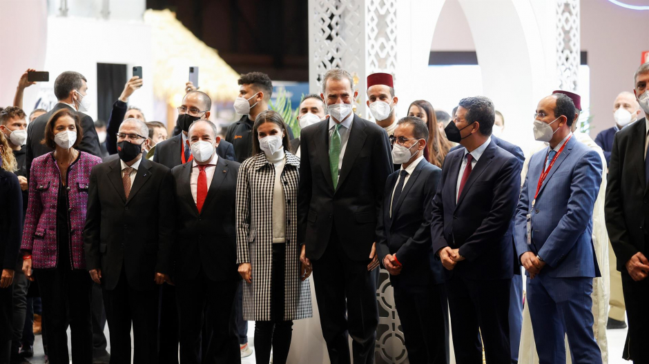 Los reyes de España Felipe VI Letizia visitan el estand de Marruecos mientras inauguran la 42 edición de la Feria Internacional del Turismo (Fitur)