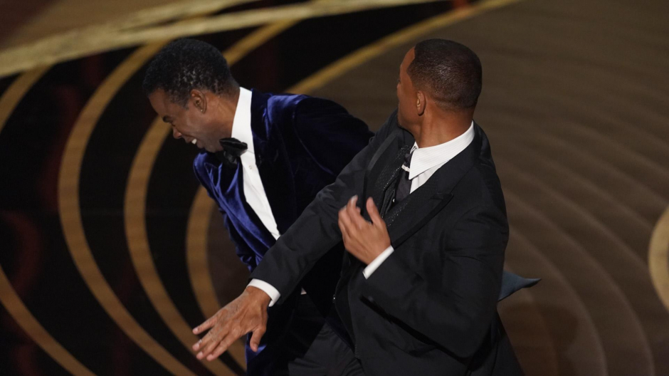 Will Smith le da un guantazo a Chris Rock en la gala de los Oscar