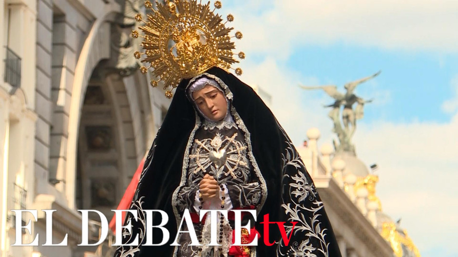 La procesión de la Soledad conmemora el Sábado Santo en Madrid