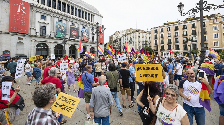 Los manifestantes contra el Rey reunidos en Madrid