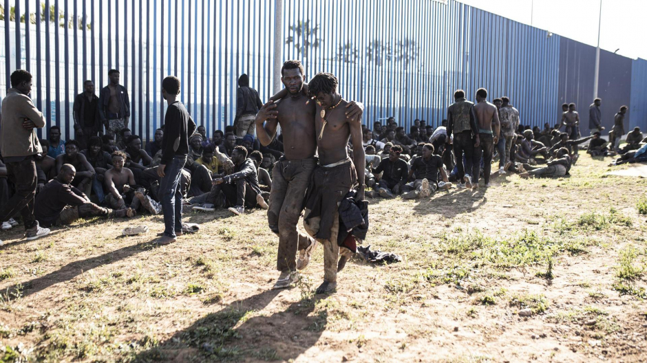 Unos 500 migrantes de origen subsahariano han conseguido saltar la valla de Melilla