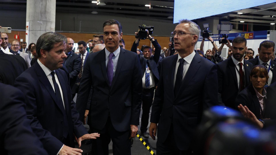 Pedro Sánchez y el secretario general de la OTAN, Jens Stoltenberg, a su llegada a IFEMA