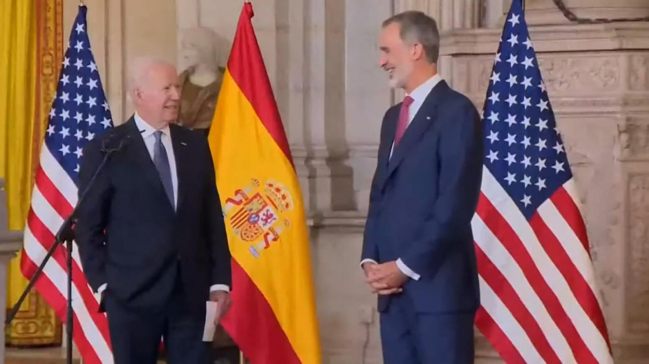 Biden bromea con el Rey Felipe VI durante su visita al Palacio Real_ V002