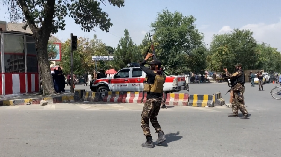 Los talibanes trataron de dispersas la manifestación con varios disparos al aire