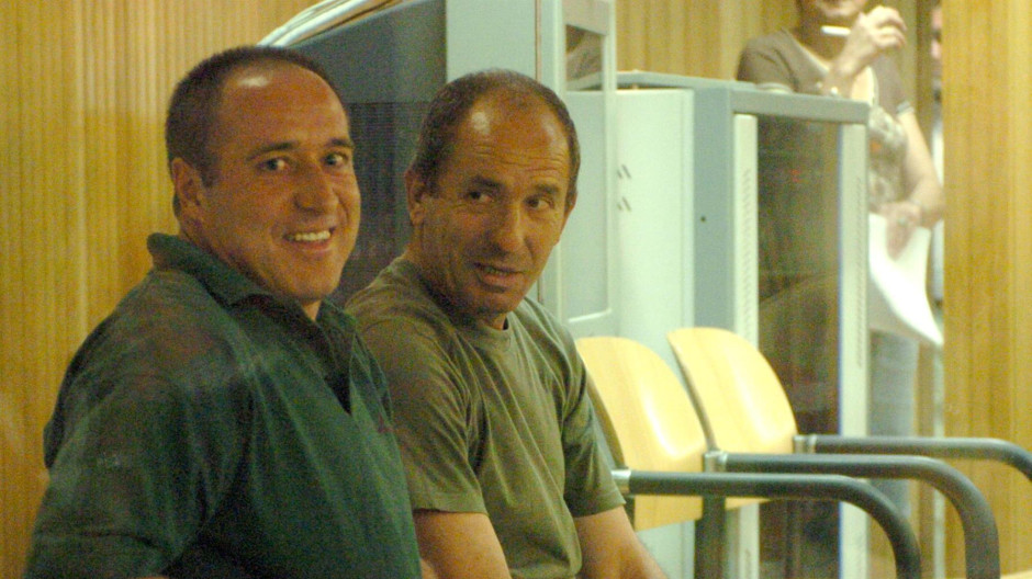 Los etarras Henry Parot (i) y Juan Lorenzo Lasa Michelena, 'Txikierdi', durante el juicio en la Audiencia Nacional por el asesinato, en 1982