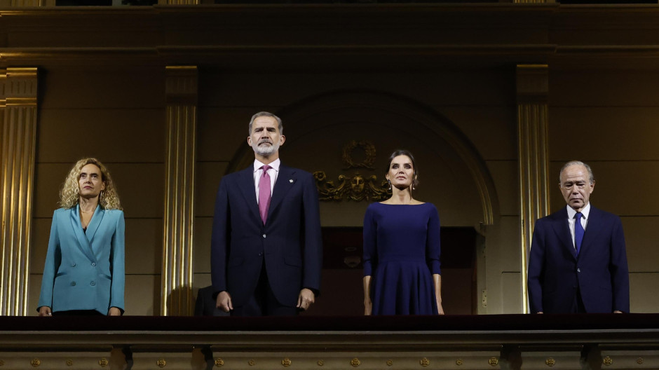 La emotiva apertura de la temporada del Teatro Real con el himno de España