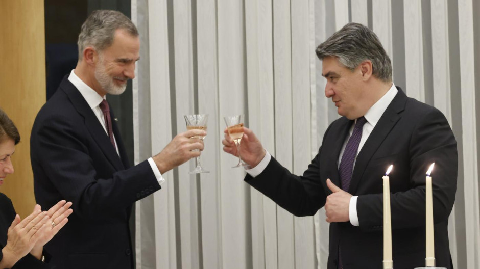 Momento del brindis entre Su Majestad el Rey y el presidente de la República de Croacia