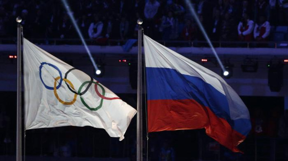 bandera olimpica con bandera rusia