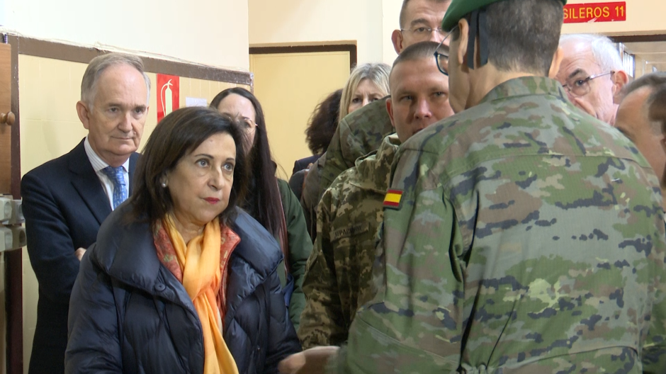 Robles supervisa la formación de ucranianos en Academia de Infantería de Toledo
