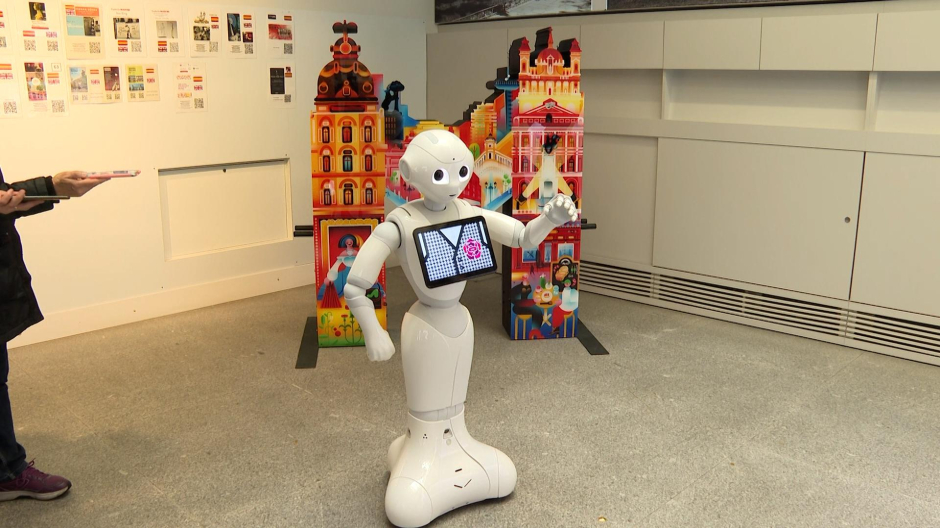 Madrid fomenta la digitalización del turismo con el robot 'Pichi'
