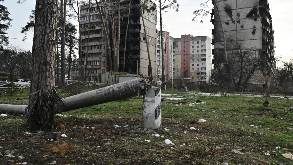 Varios edificios residenciales dañados en Irpin, al noroeste de Kiev