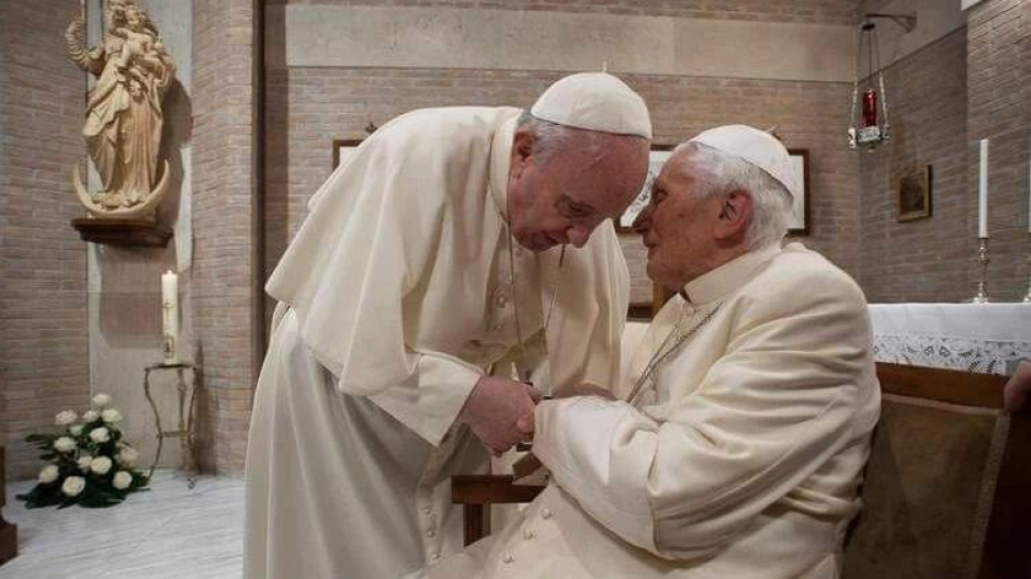 El Papa Francisco visitó a Benedicto XVI en el Mater Ecclesiae
