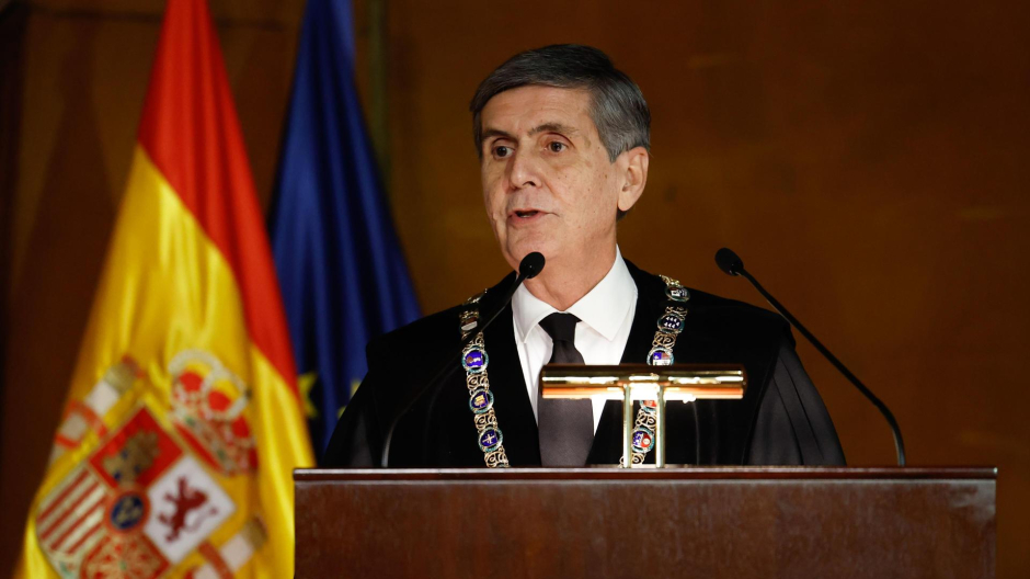 El presidente del Tribunal Constitucional, Pedro González-Trevijano, durante la toma de posesión de los cuatro nuevos magistrados del Tribunal Constitucional, este lunes, en Madrid. EFE/ Chema Moya POOL