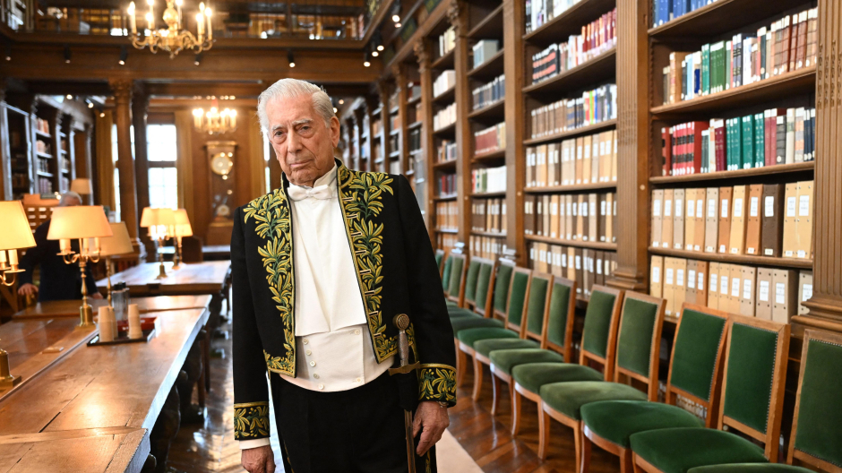 Mario Vargas Llosa en la Academia Francesa