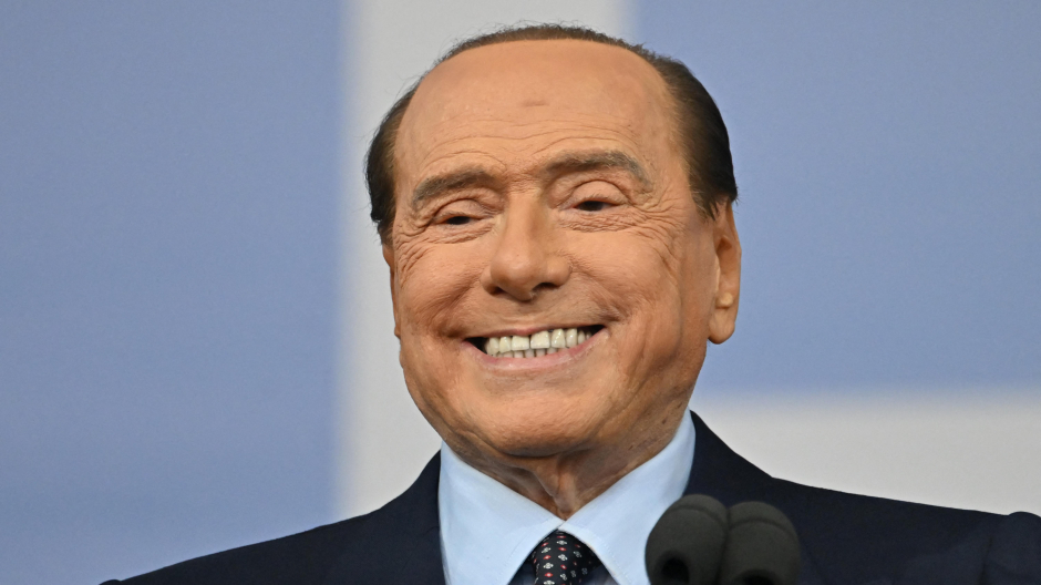 Berlusconi bunga-bunga