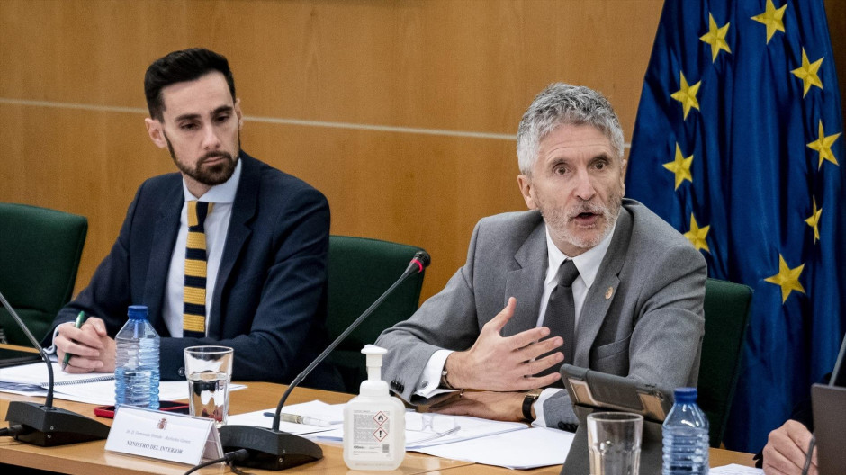 El secretario de Estado de Seguridad, Rafael Pérez (i) y el ministro del Interior, Fernando Grande-Marlaska (d)