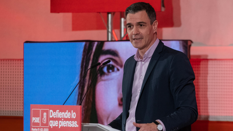 Sánchez, un 'ídolo' en las calles: «Votantes del PP nos dicen que menos mal que gobernamos nosotros»