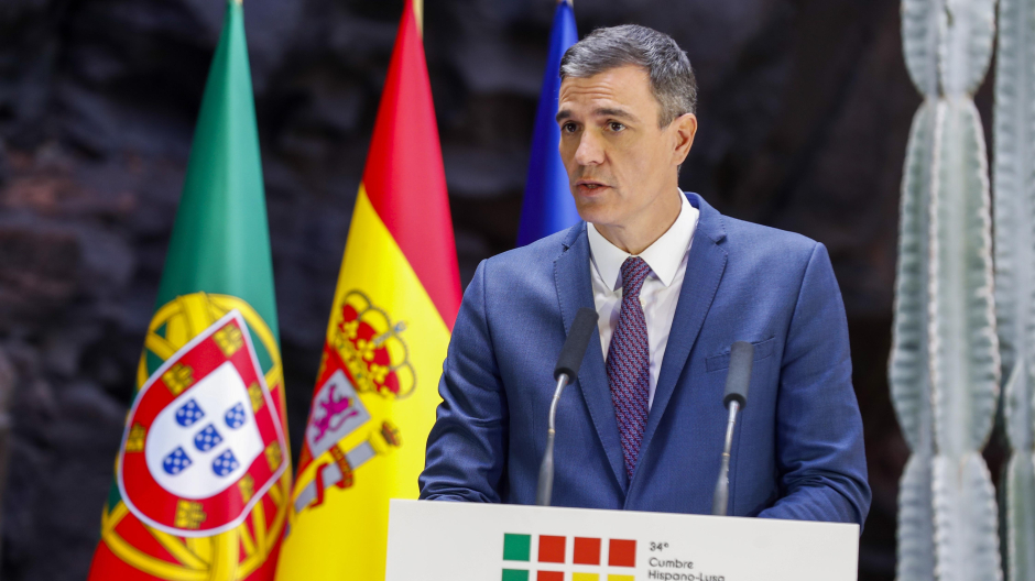 Sánchez acusa al PP de actuar al dictado de la «derecha económica»