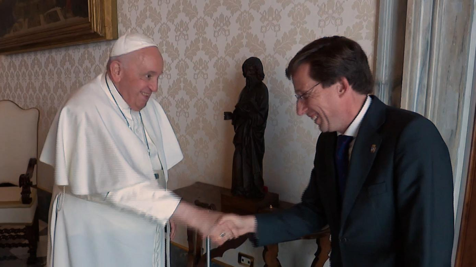 El simpático saludo del Papa a Almeida: «Heredero de la gran Manuela»