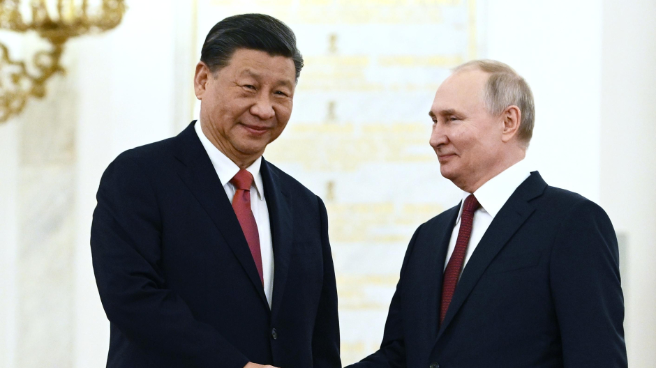 El presidente ruso, Vladimir Putin, se reúne con el presidente chino, Xi Jinping