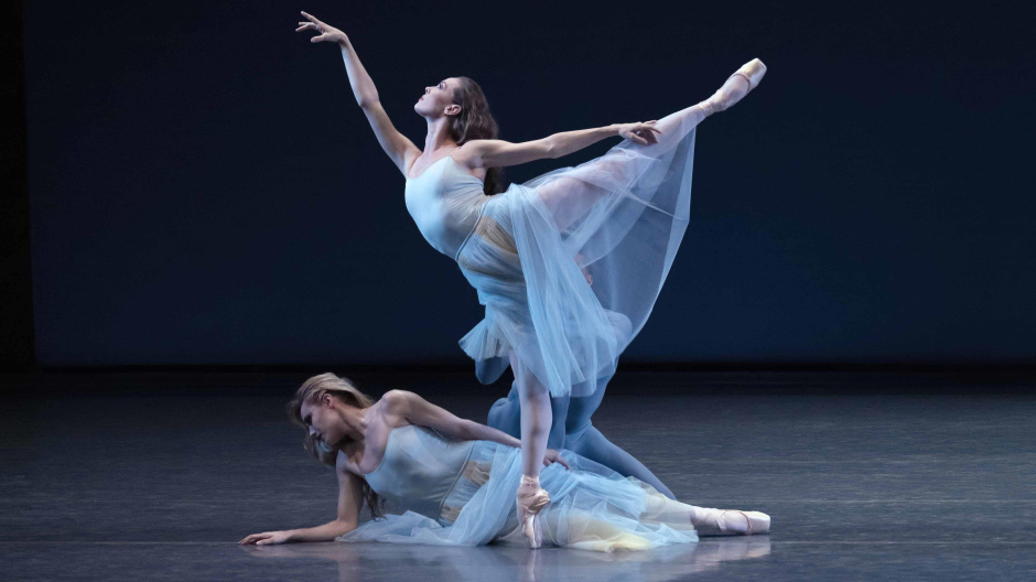 La obra de ballet Serenade interpretada el New York City Ballet