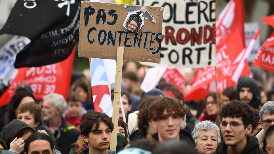 Los manifestantes participan en el undécimo día nacional de protestas en Francia