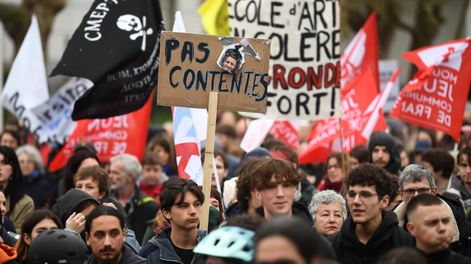 Los manifestantes participan en el undécimo día nacional de protestas en Francia
