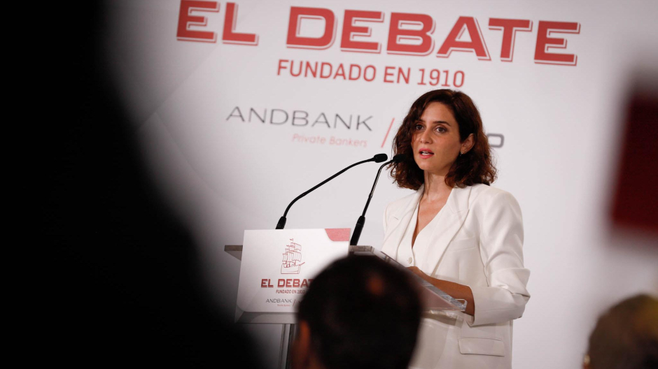 La presidenta de la Comunidad de Madrid, Isabel Díaz Ayuso, en el desayuno de El Debate