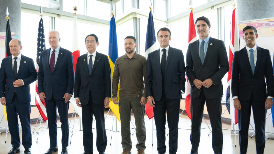 Los líderes de las siete potencias del G7 acuerparon al presidente ucraniano Volodímir Zelenski