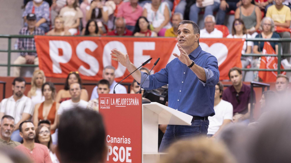 Pedro Sánchez, durante un acto de precampaña, este sábado, en Tenerife